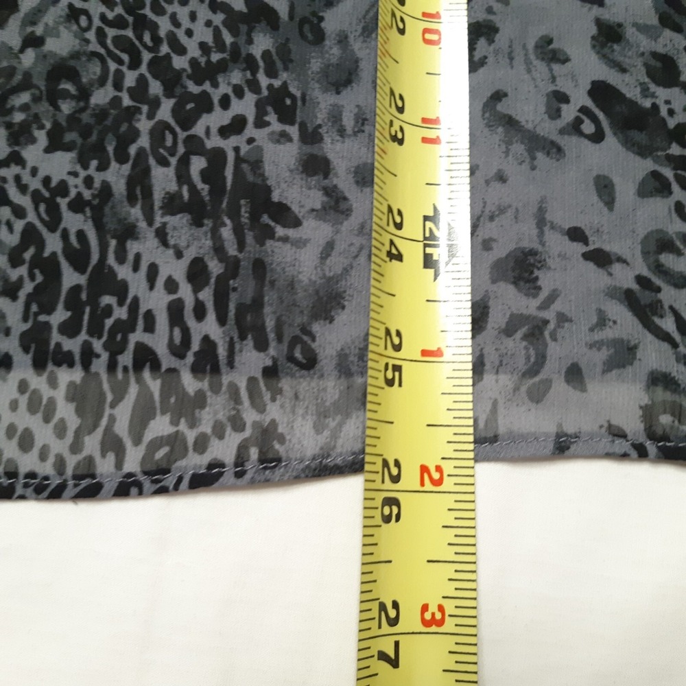 Susan‎ Graver Style Blouse Womans Small Leopard Print V Neck Long Sleeve Top - Picture 5 of 15
